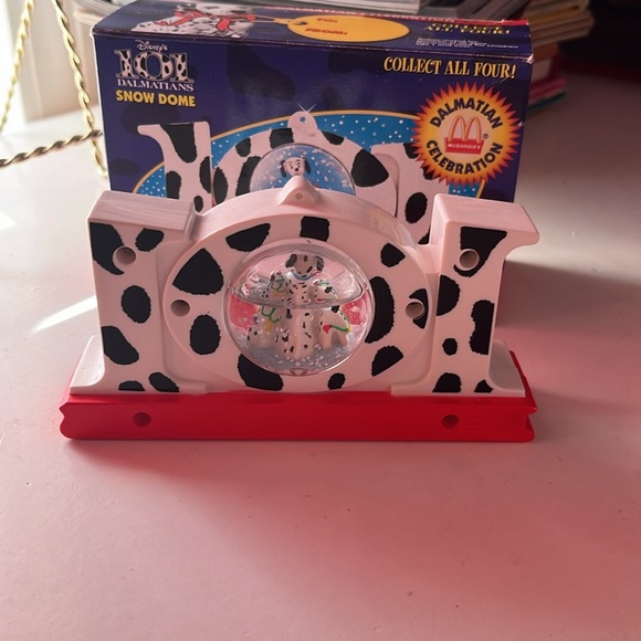 Dalmatians celebration snow globe - Picture 7 of 7